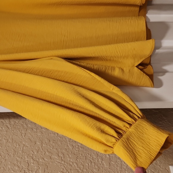 Mustard/Gold Calvin Klein balloon sleeve blouse L - Picture 5 of 9